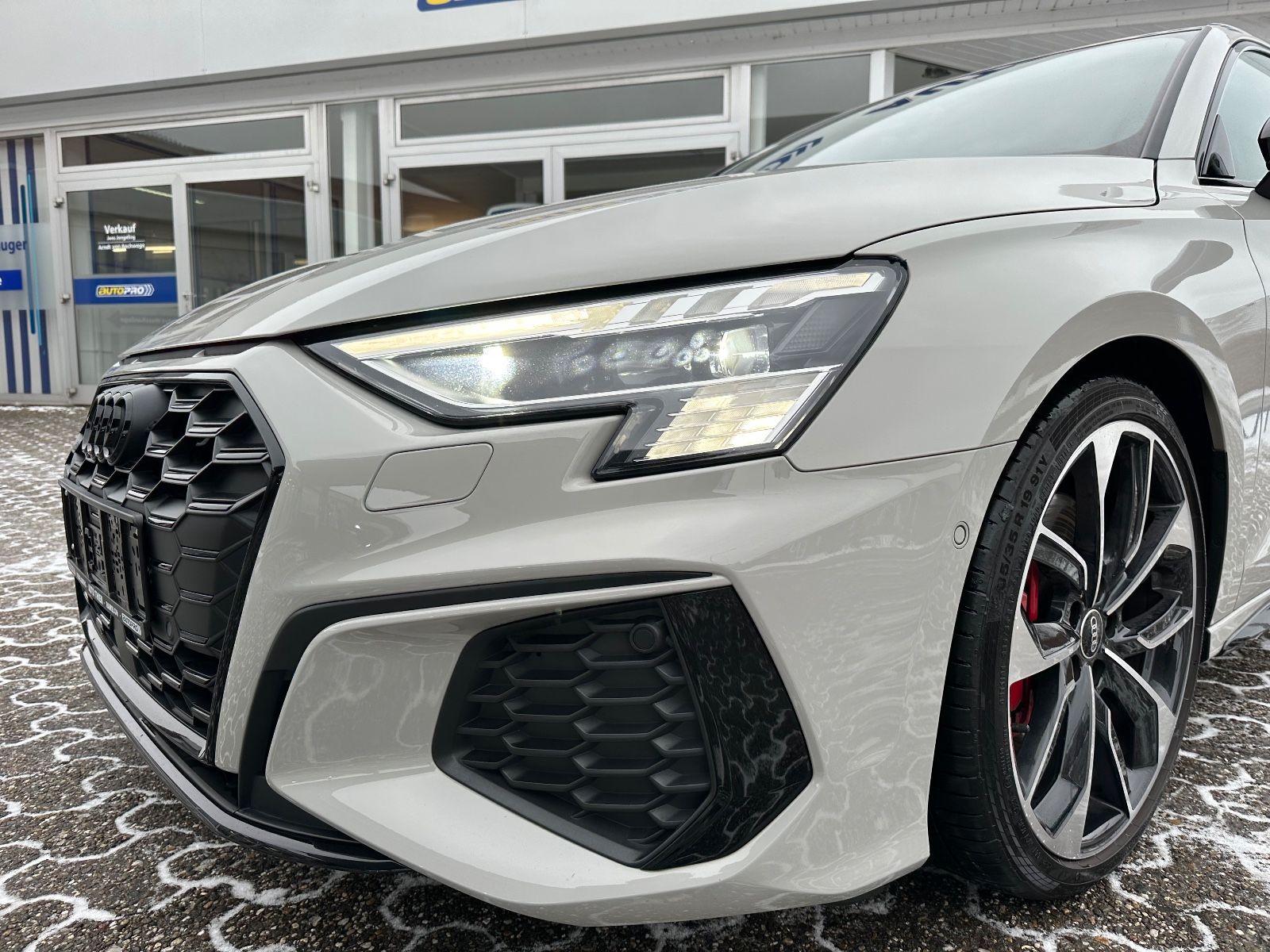 Fahrzeugabbildung Audi S3 Sportback 2.0 TFSI quattro Matrix/Business