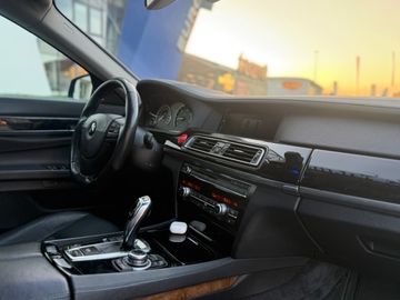 BMW 730 - 7