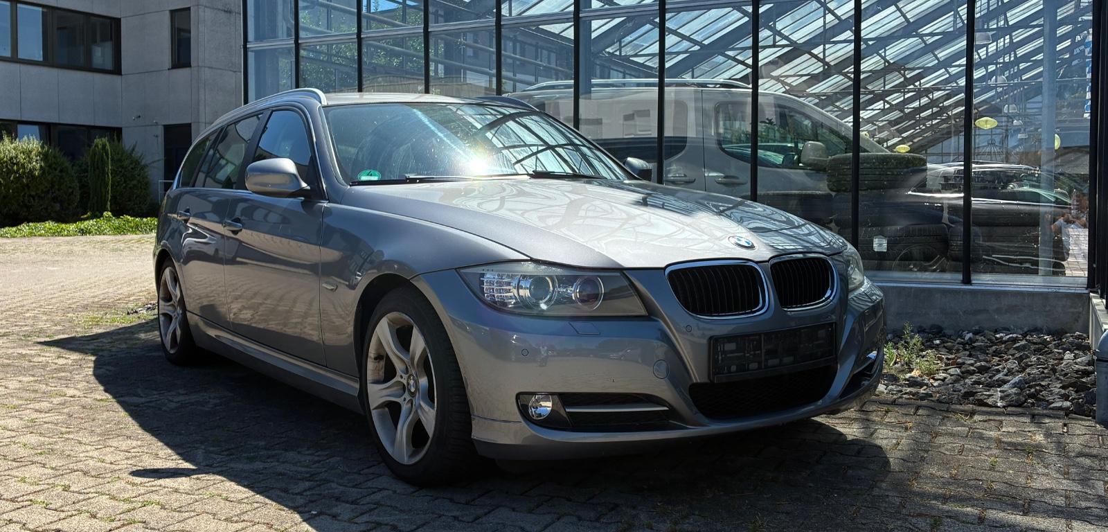 BMW 318i Touring PDC Navi Leder Sitzheizung 8x Alu
