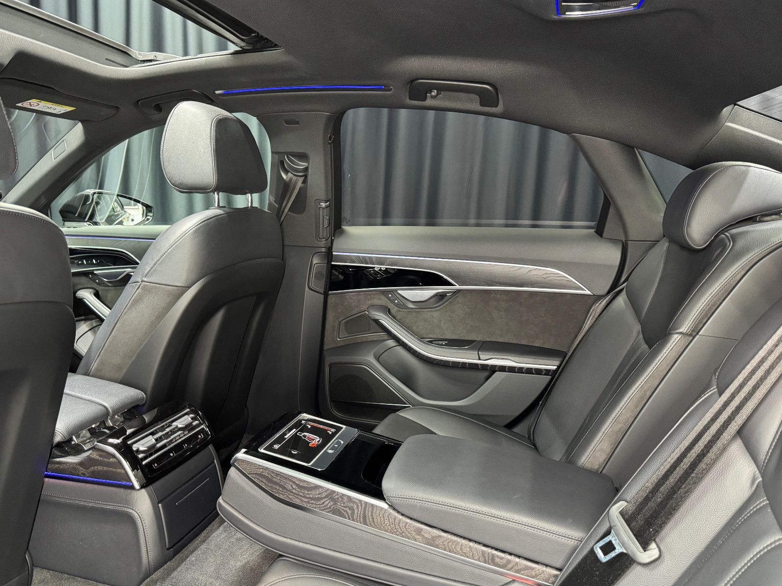 Fahrzeugabbildung Audi A8 50 TDI quattro|B&O|HUD|PANO|MATRIX