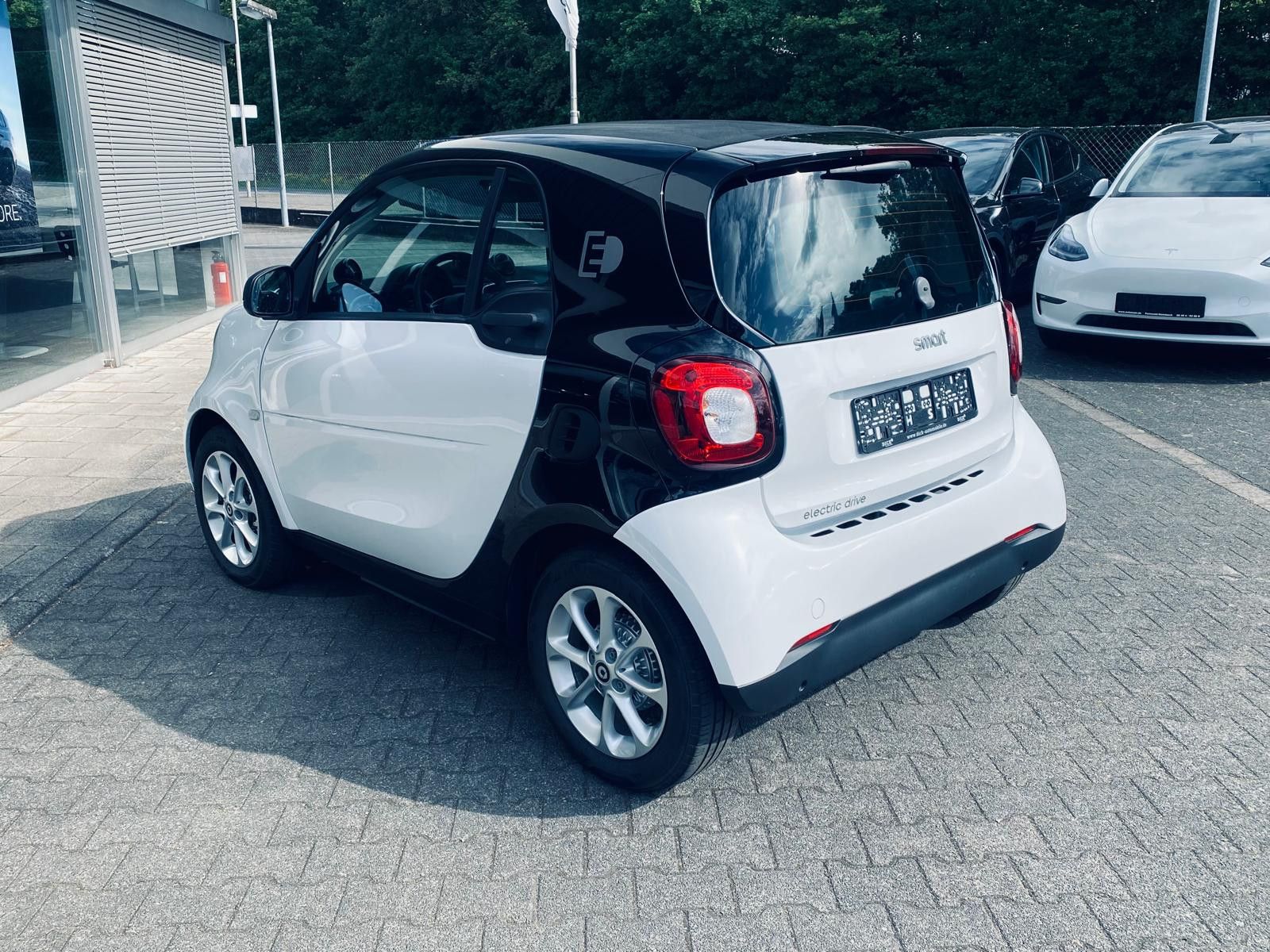 Fahrzeugabbildung Smart ForTwo electric drive 60KW GEPFLEGT+TEMP+MFL+LM