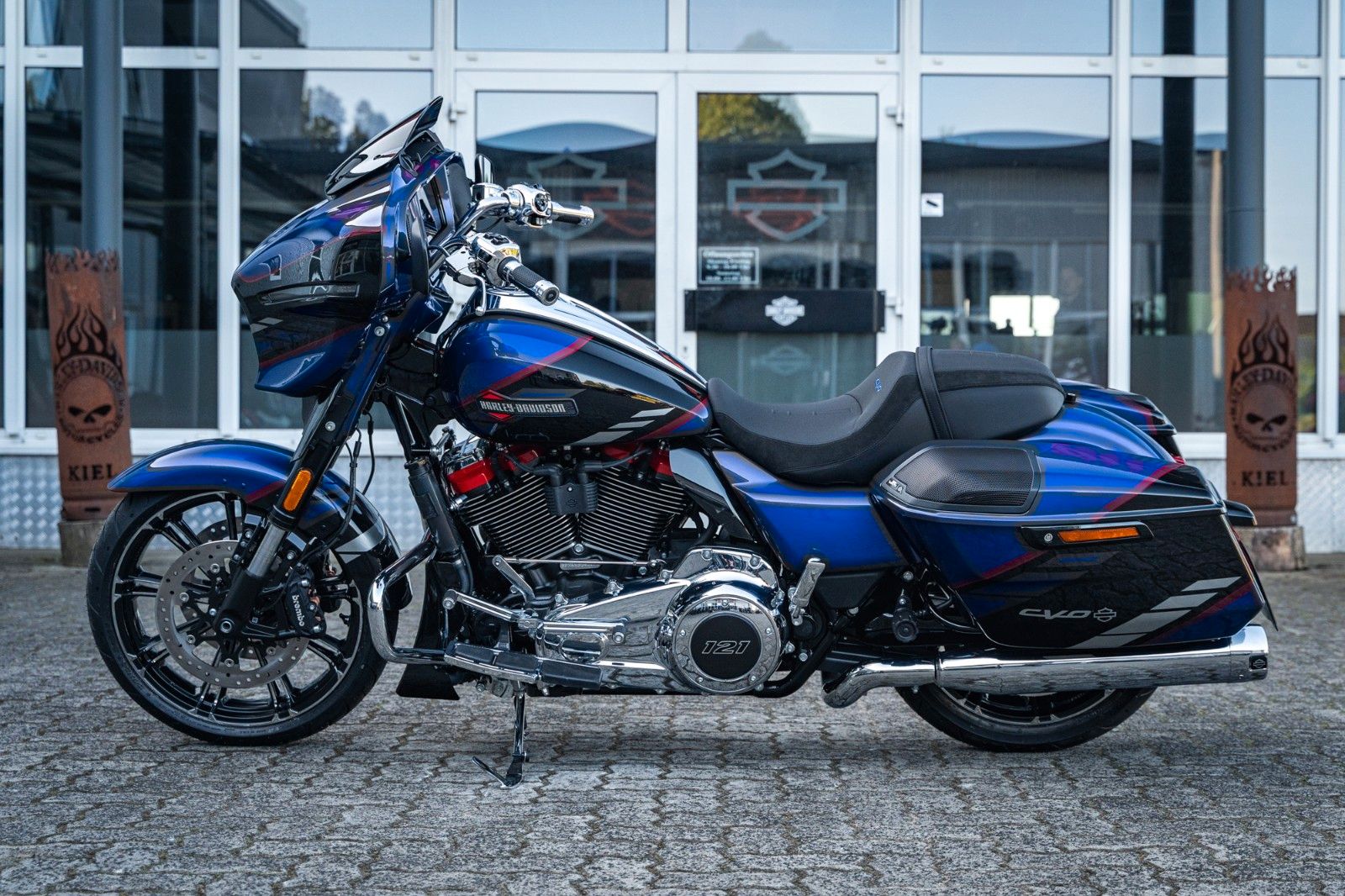 Fahrzeugabbildung Harley-Davidson CVO Street Glide  FLHXSE 121 CUI MY25 - VOR ORT