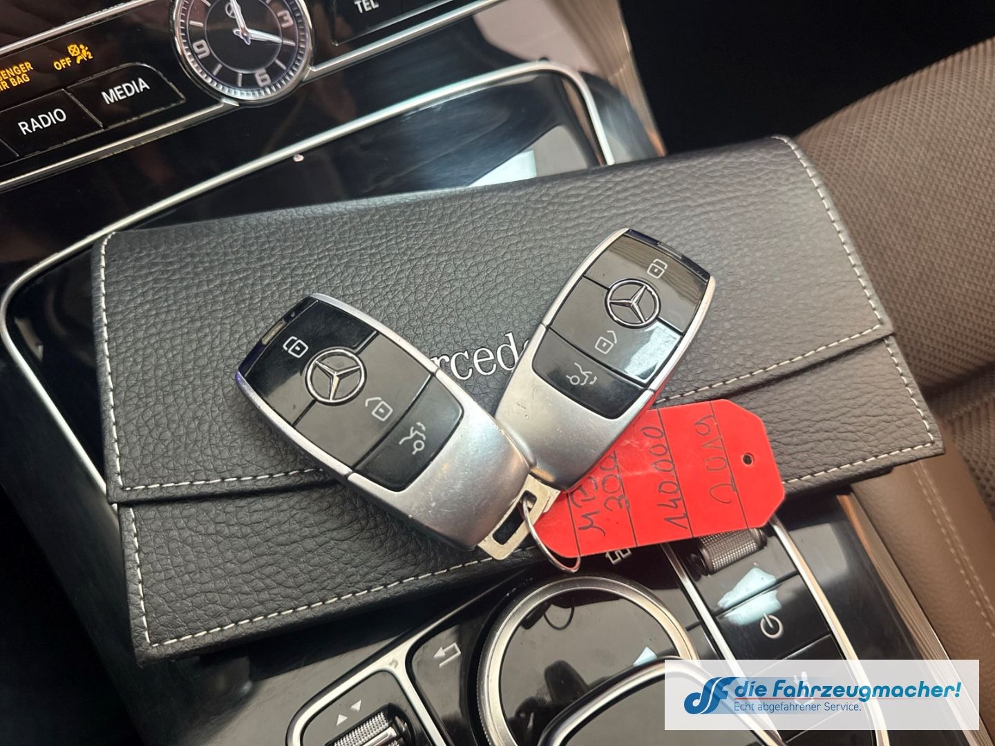 Fahrzeugabbildung Mercedes-Benz E 300 T-Modell de Niveau Navi Digitales Cockpit