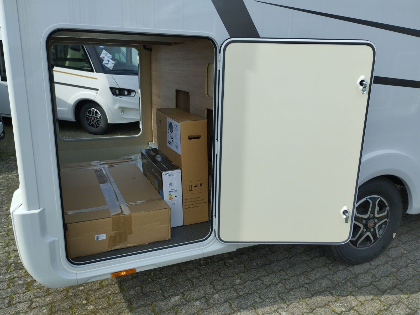 Fahrzeugabbildung Eura Mobil Integra Line IL 720 EF SAT, SOLAR, LUFTFEDERUNG