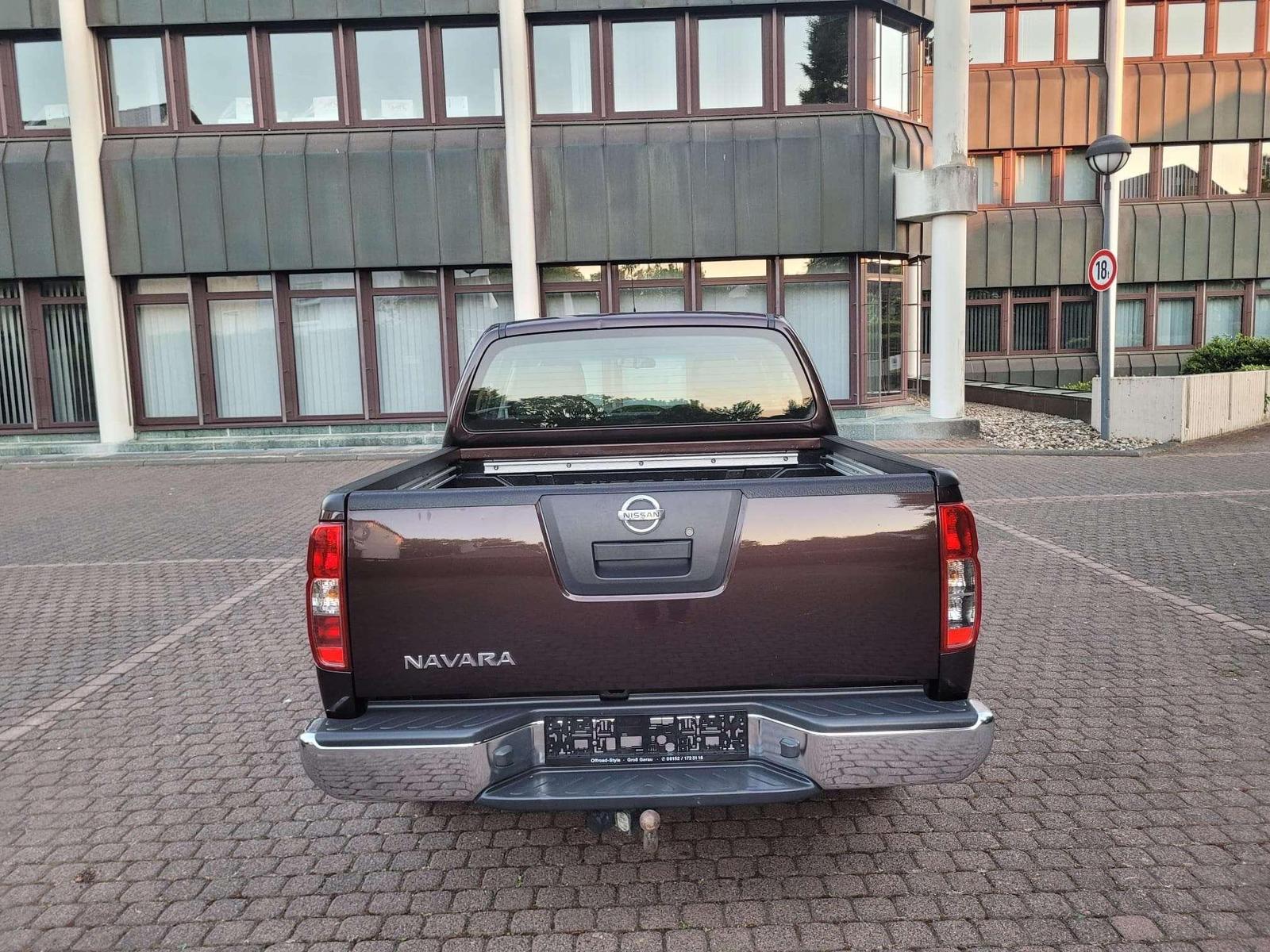 NISSAN NAVARA 2.5 dCi 190ch 4X4 - DOUBLE CAB - ATTELAGE - CLIM BIZONE - SIÈGES CHAUFFANTS - RÉGULATEUR DE VITESSE