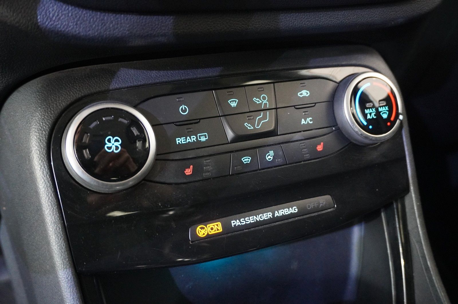 Fahrzeugabbildung Ford Puma 1.5D TITANIUM NAVI/LED/SHZ/TEMP./PDC/DAB+