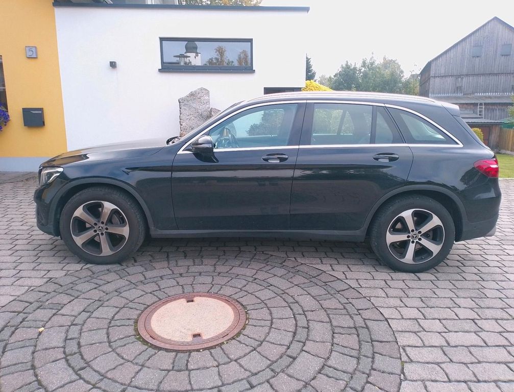 Image of Mercedes-Benz GLC 250
