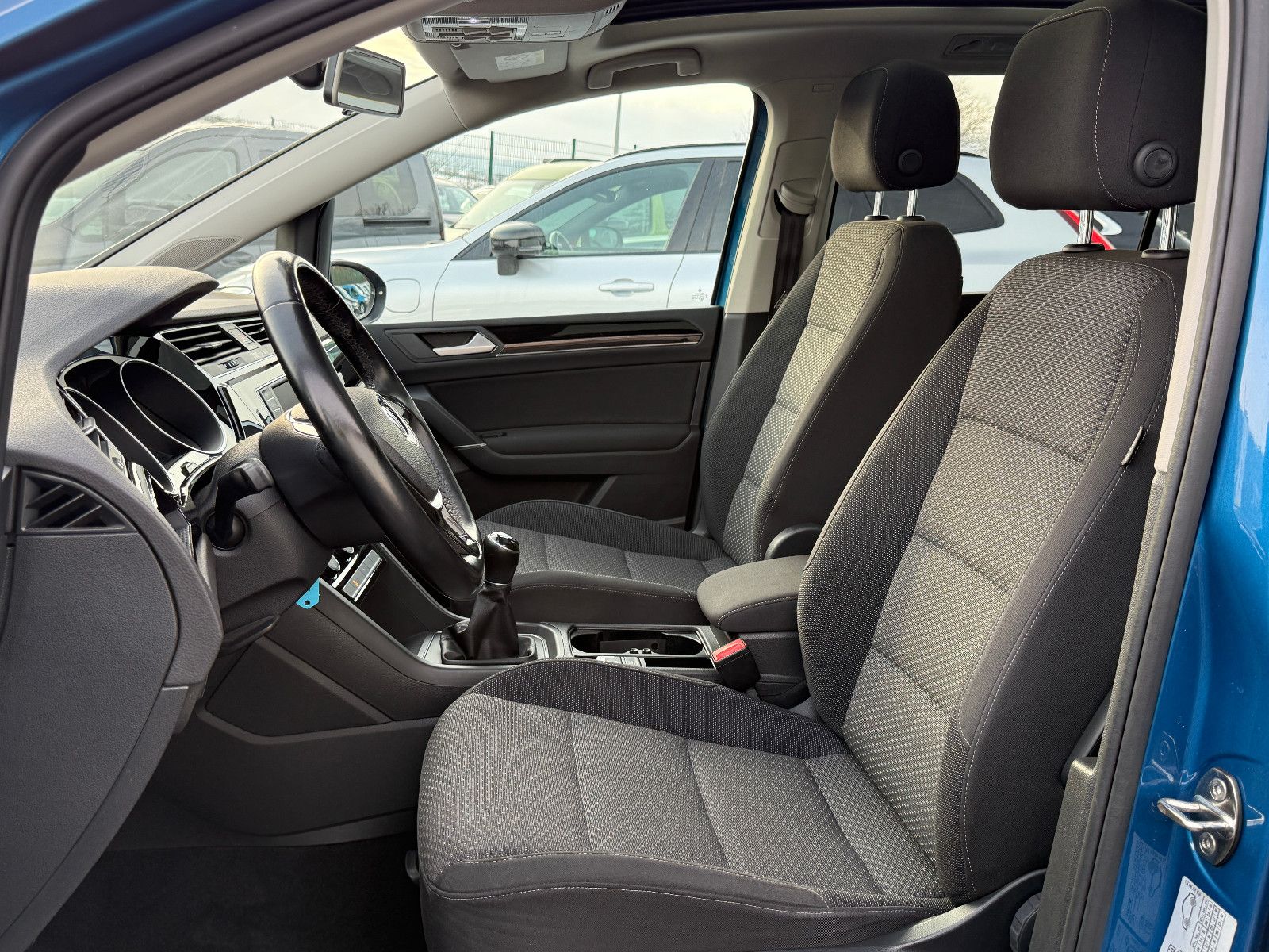 Fahrzeugabbildung Volkswagen Touran Comfortline ALLSTAR TSI ACC AHK Pano SHZ
