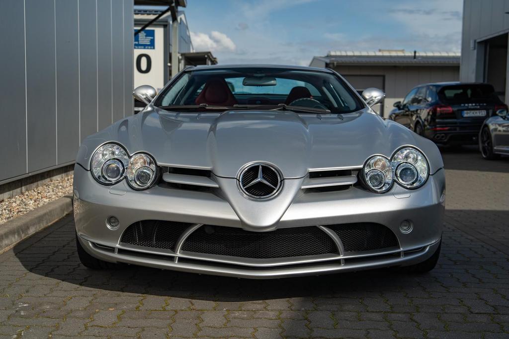 Mercedes-Benz SLR