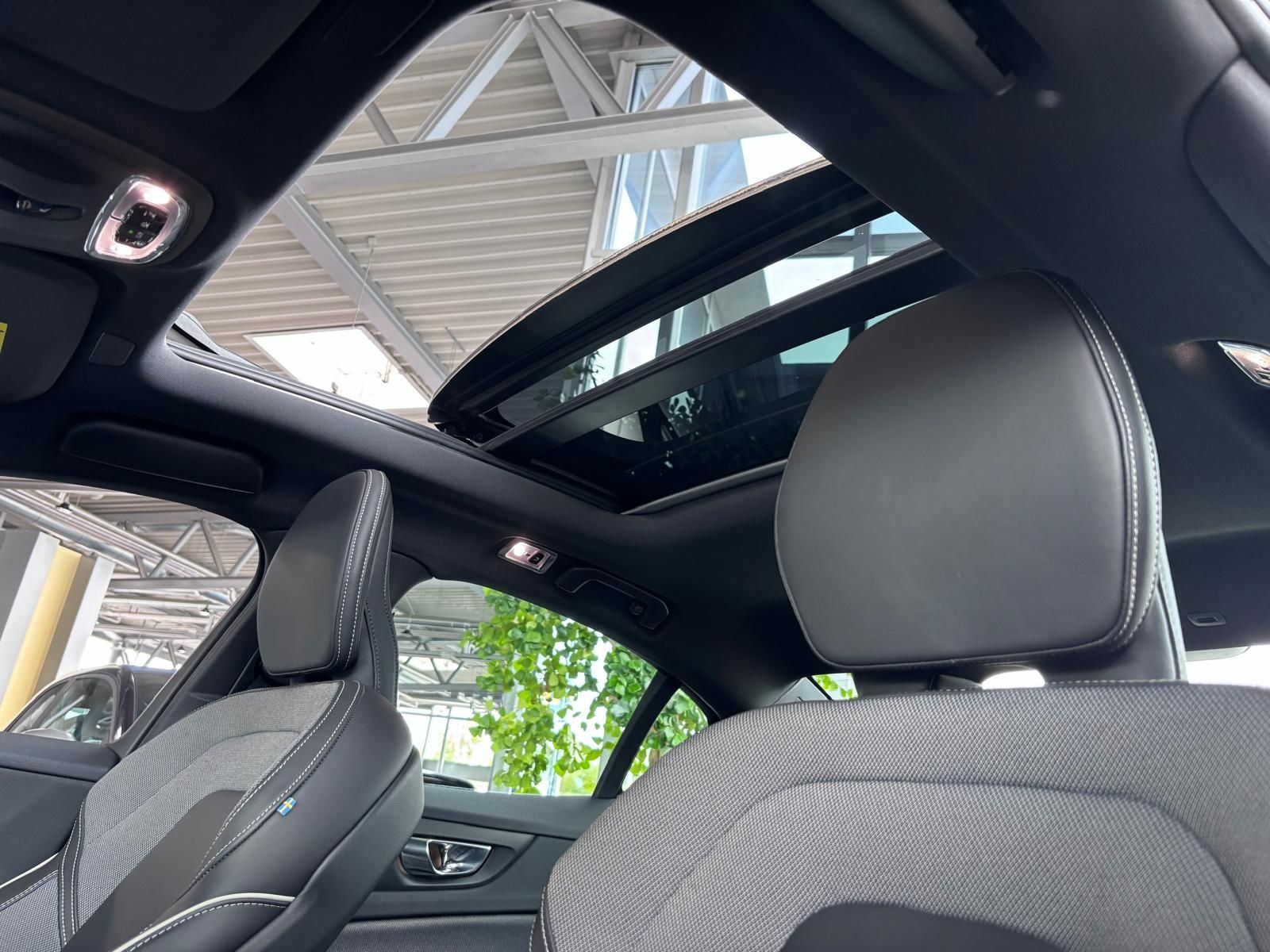 Fahrzeugabbildung Volvo S60 Lim. R Design PANO LED NAVI ALU