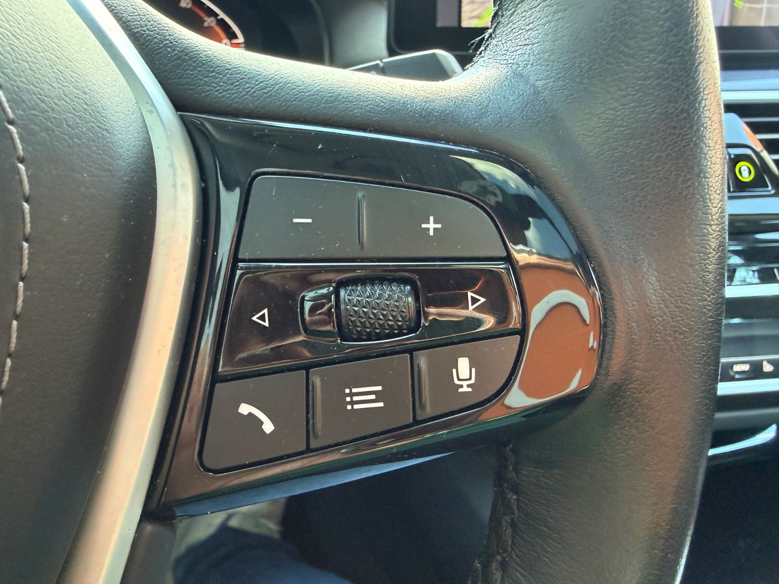 Fahrzeugabbildung BMW 520d Touring xDrive Luxury Line LASER PANO HUD