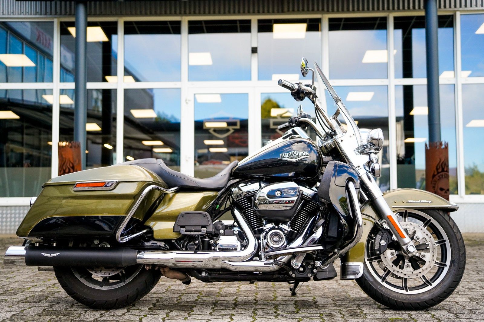 Fahrzeugabbildung Harley-Davidson FLHR Road King 107 cui - Penzl - Beinschilde