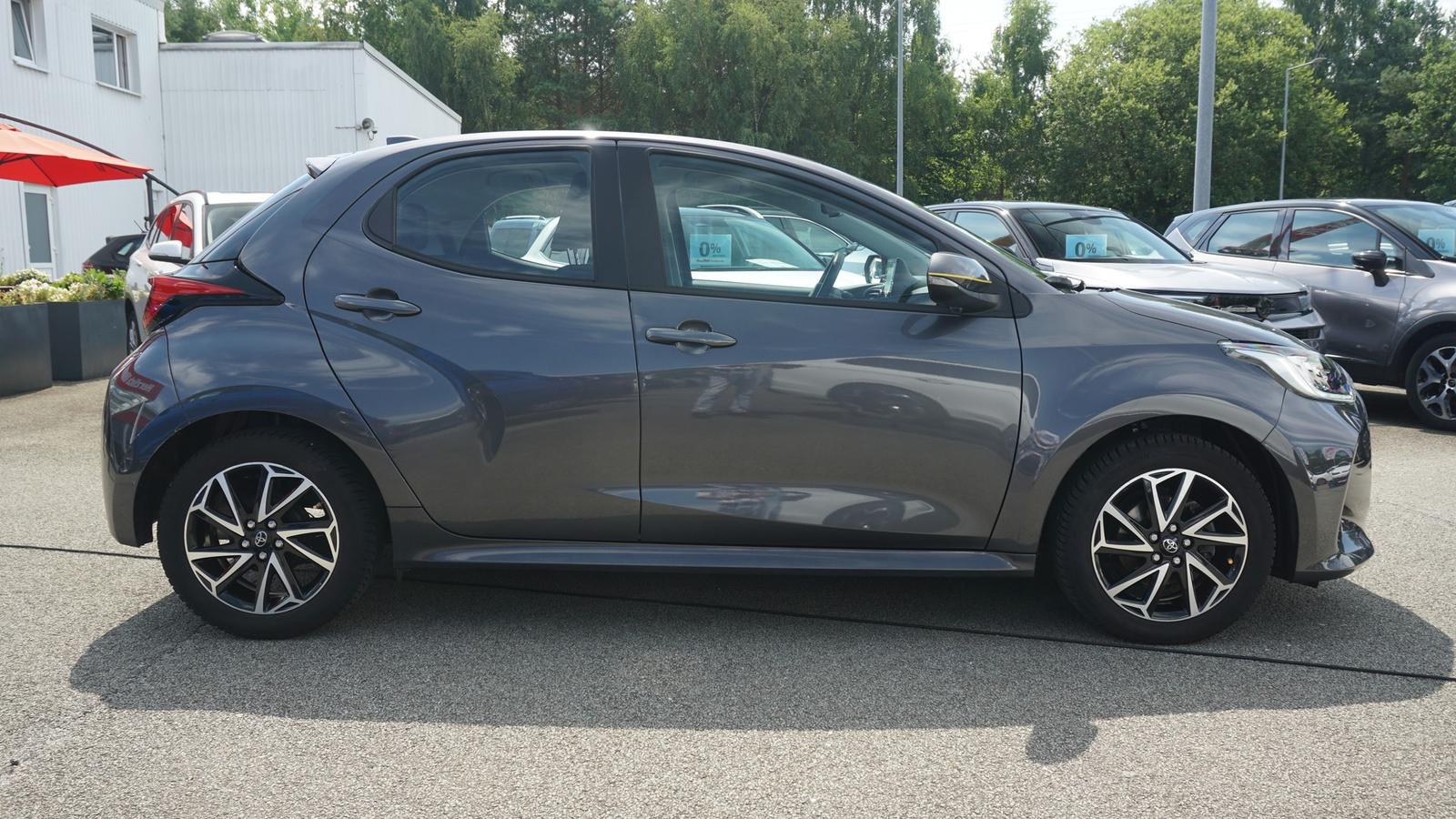 Toyota Yaris 1.5 Team Deutschland LED Tempomat Kamera