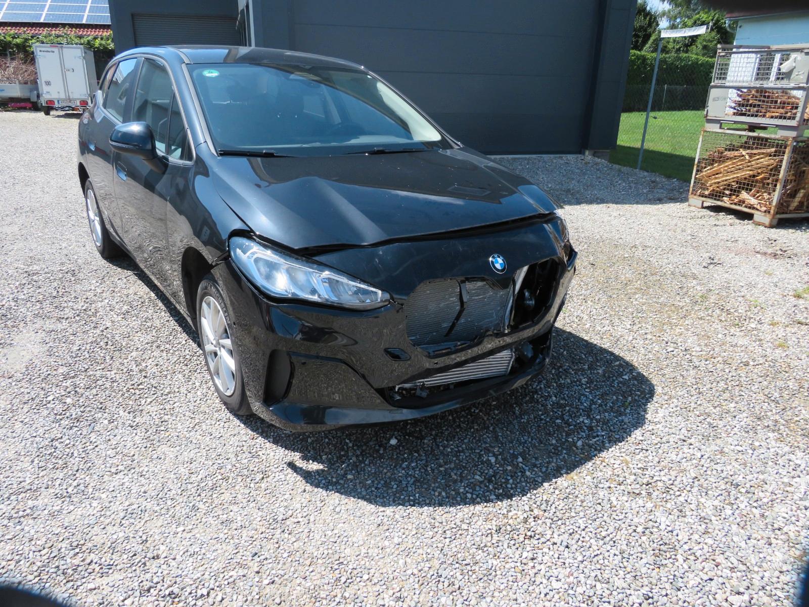 BMW 218 i Active Tourer  Airbag alle zu Motor läuft