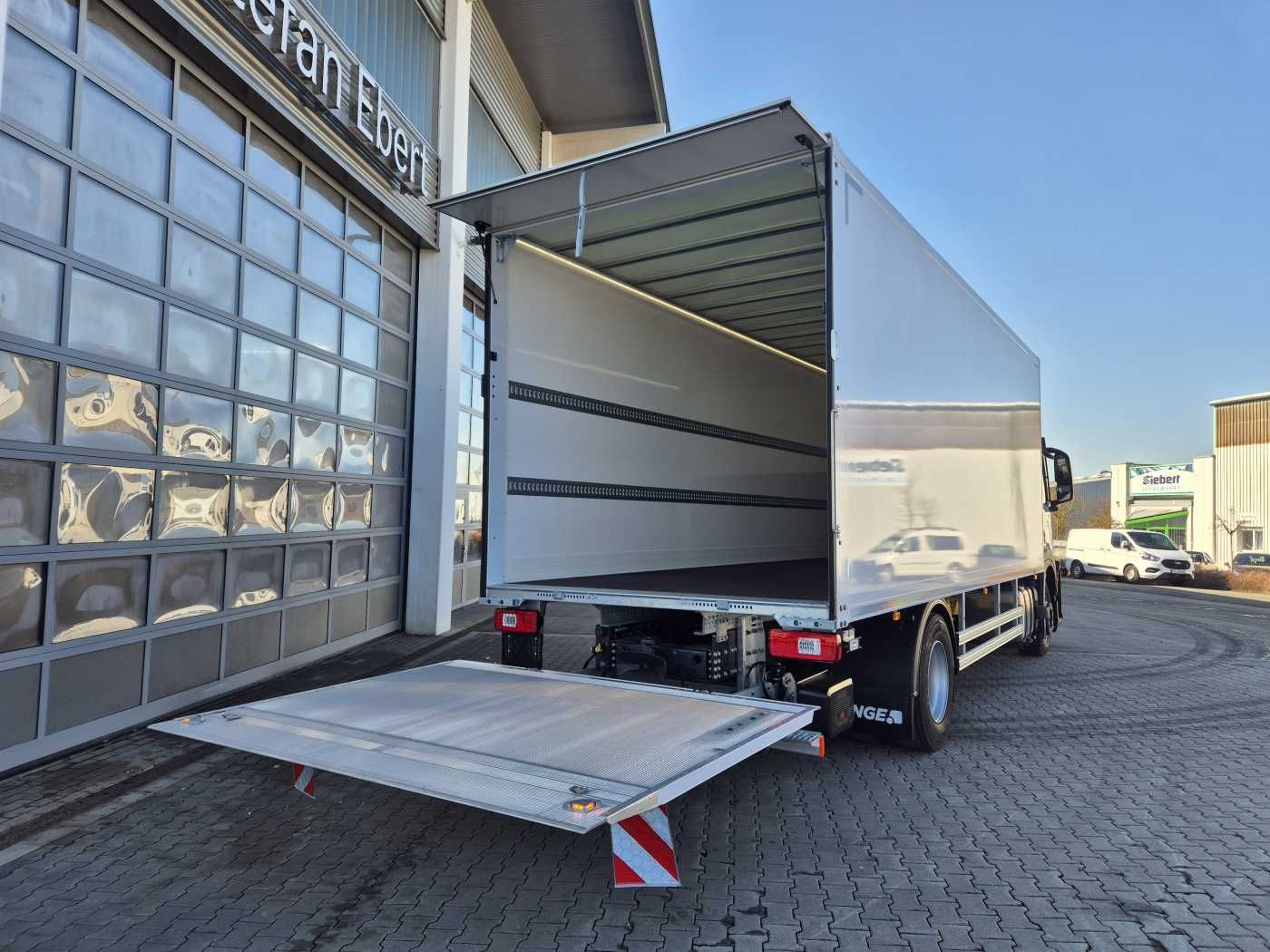 Fahrzeugabbildung Iveco S-Way AD190S40/P Junge AHK LBW 2.000kg
