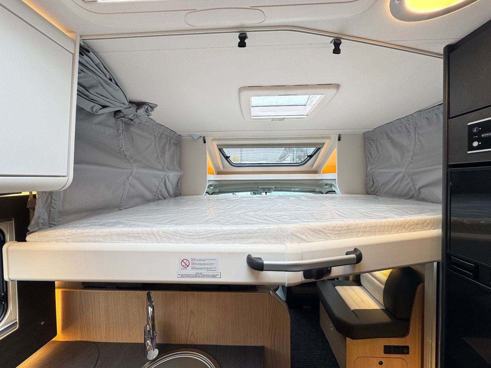Fahrzeugabbildung Sunlight ADVENTURE EDITION T 68 1HAND KEIN MIETER HUBBETT