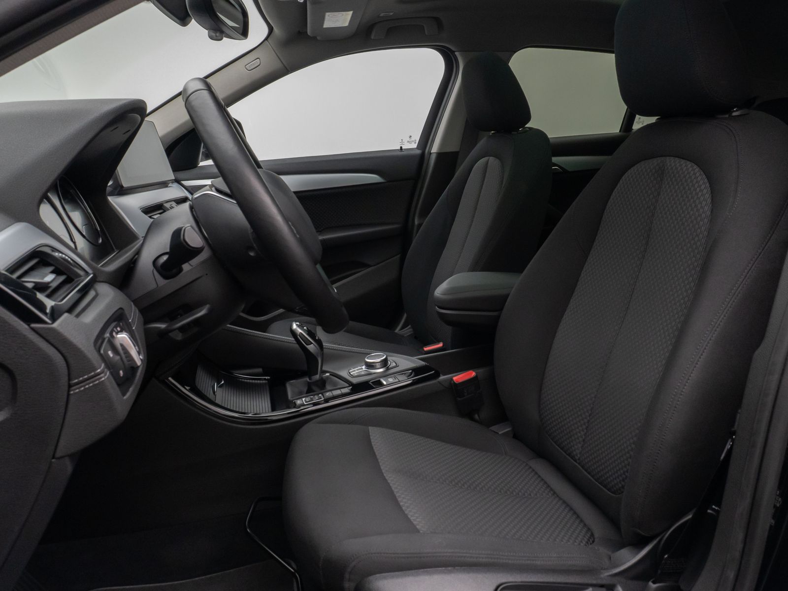Fahrzeugabbildung BMW X2 sD20d Panorama NaviPlus HUD DAB HiFi Alarm