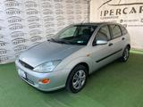 Ford Focus 1.6i 16V cat 5p. Ambiente - Ford Focus aus 2001: 1.6