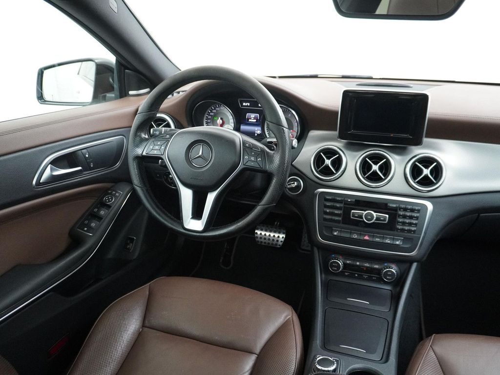 Mercedes-Benz CLA 200 Prestige AMG Styling panorama dach Leder