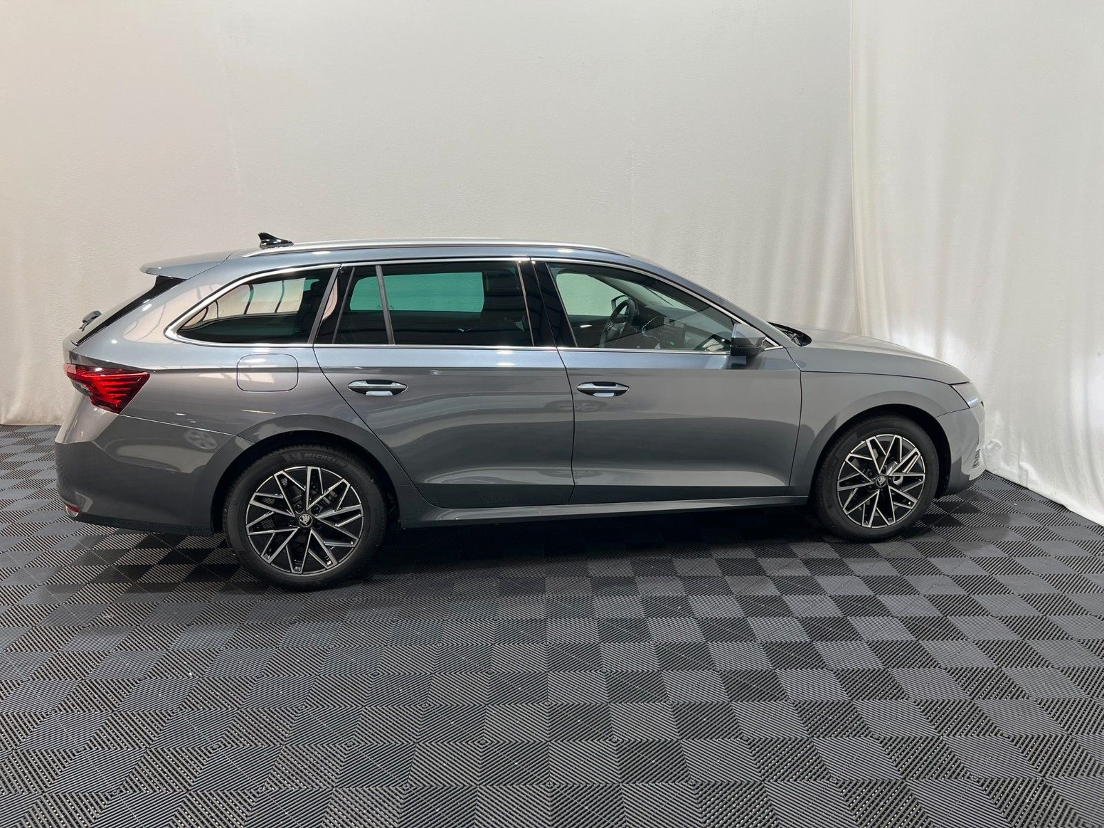 Fahrzeugabbildung SKODA Octavia 2.0 TDI DSG Selection Combi/AHK/ACC