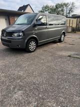 Volkswagen VW T5 Carevella 2.TDI Automatik 8 sitze - VW T5 Multivan in Düsseldorf
