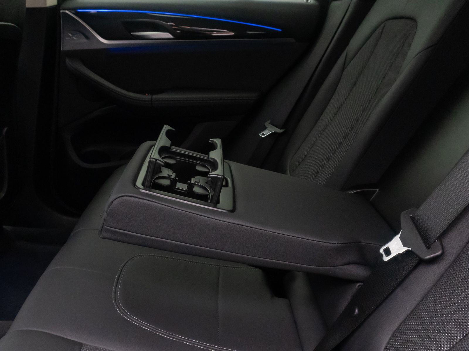 Fahrzeugabbildung BMW X3 xD20d xLine Kamera DAB Memory AHK Komfort 19"