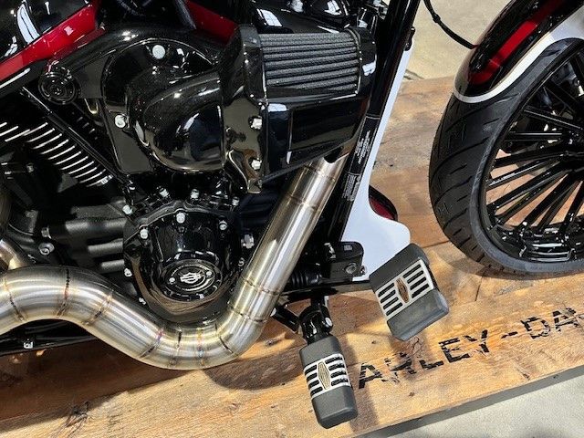 Fahrzeugabbildung Harley-Davidson FXBRS Breakout 117cui CVO UmbauUmbau