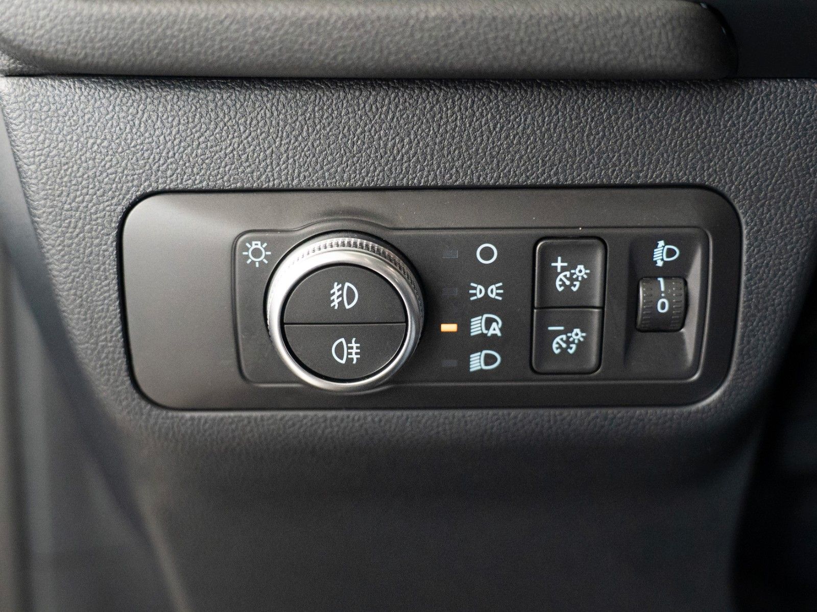 Fahrzeugabbildung Ford Kuga C&C WINTER-P./NAVI/PDC V+H/DAB/JRC/KLIMA