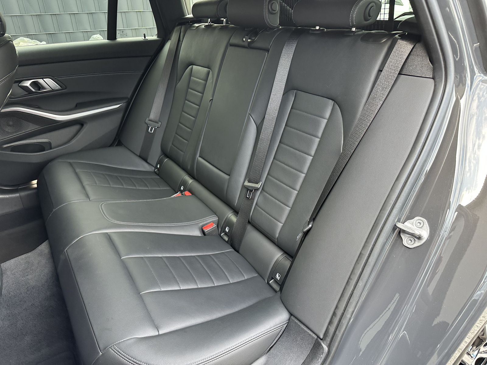 Fahrzeugabbildung BMW 320d Touring M-Sport NAV+LASER+HEAD-UP+KAMERA+PP