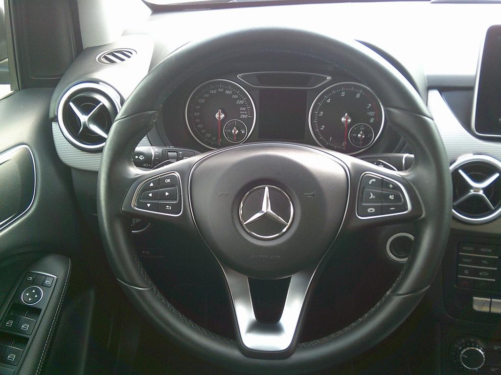 Mercedes-Benz B 180