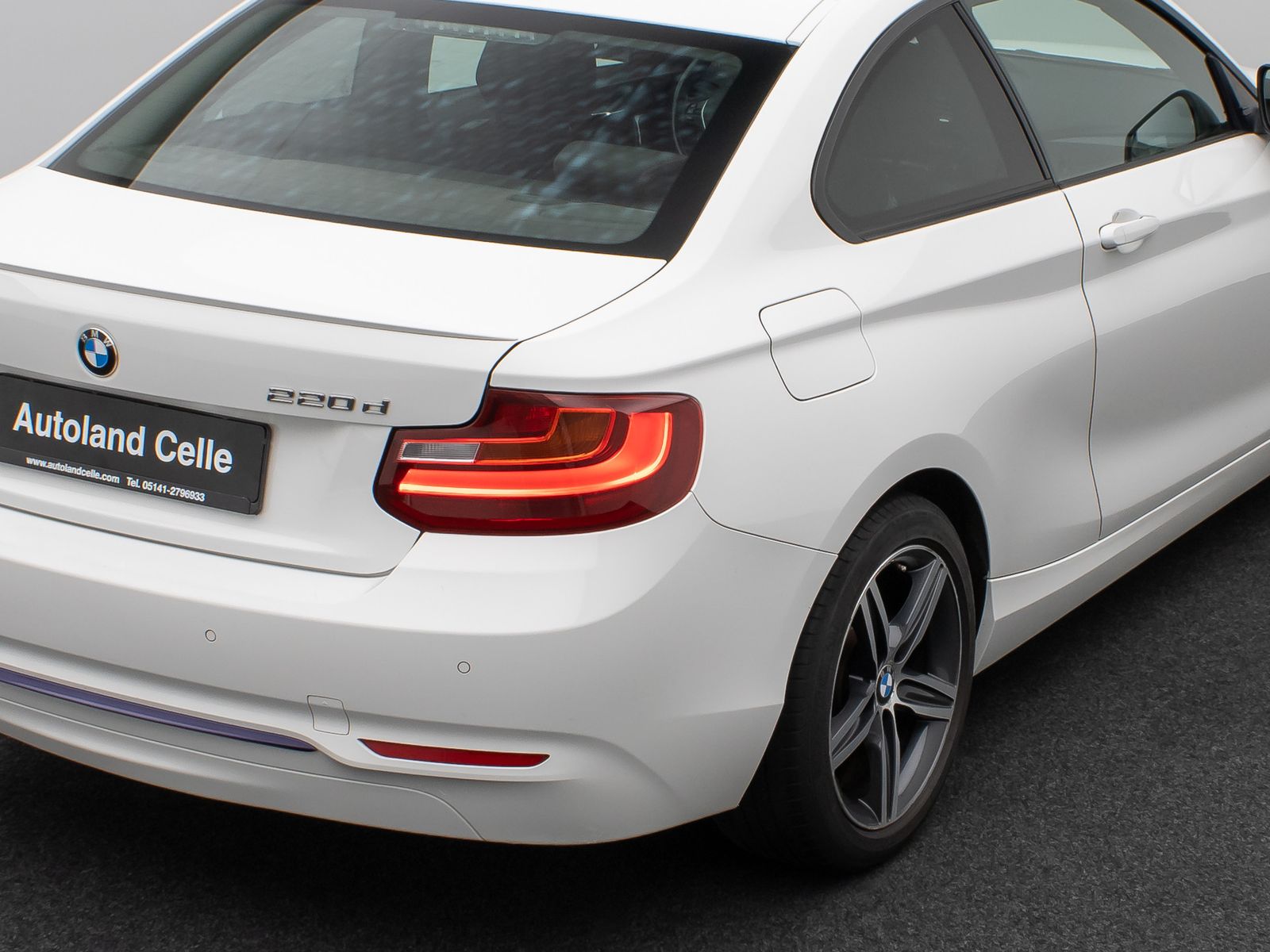 Fahrzeugabbildung BMW 220d Coupé Sport Line PDChinten HiFi Navi Xenon