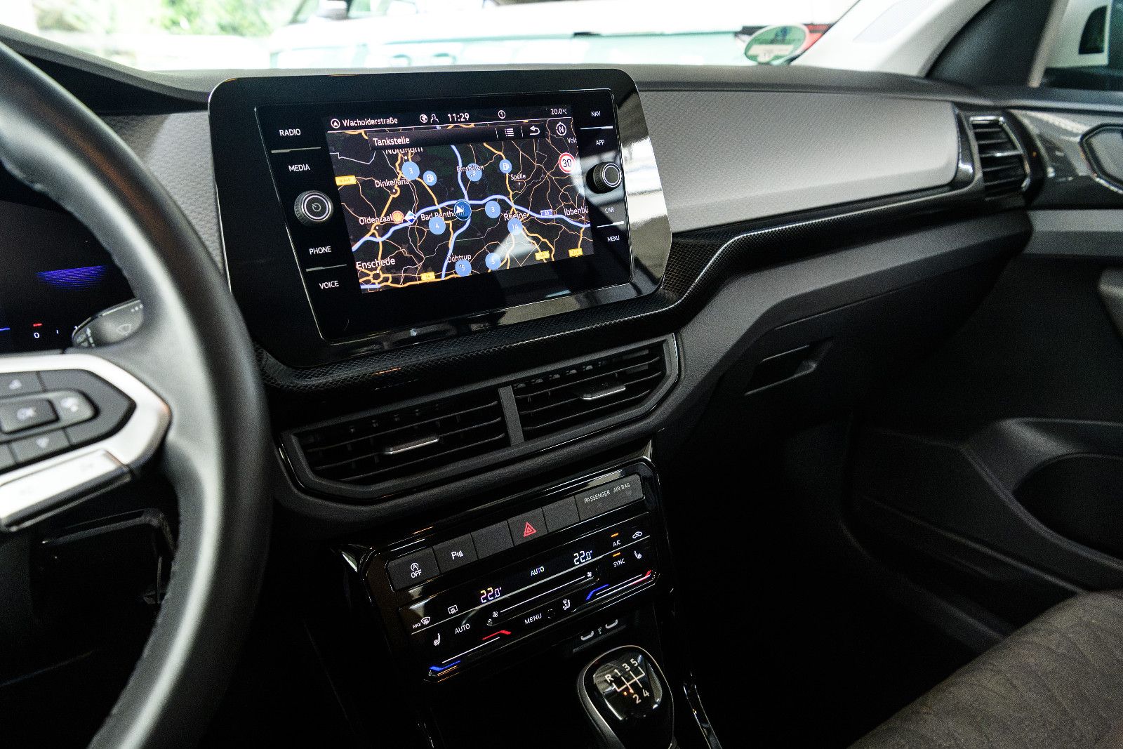 Fahrzeugabbildung Volkswagen T-Cross Life 1.0 TSI LED+KAMERA+NAVI+ACC+5 J.GAR