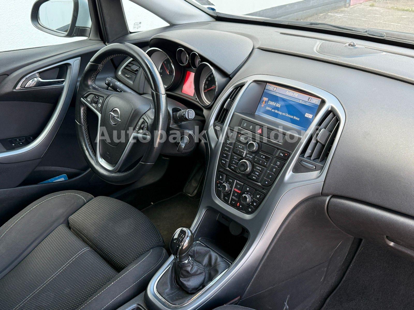 Opel Astra 2013 — photo 16