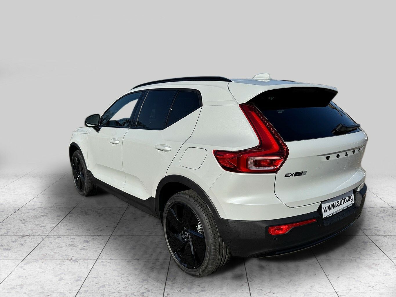 Volvo EX40 PLUS EXT. RANGE BLACK ED. 399 EURO* imagem 3