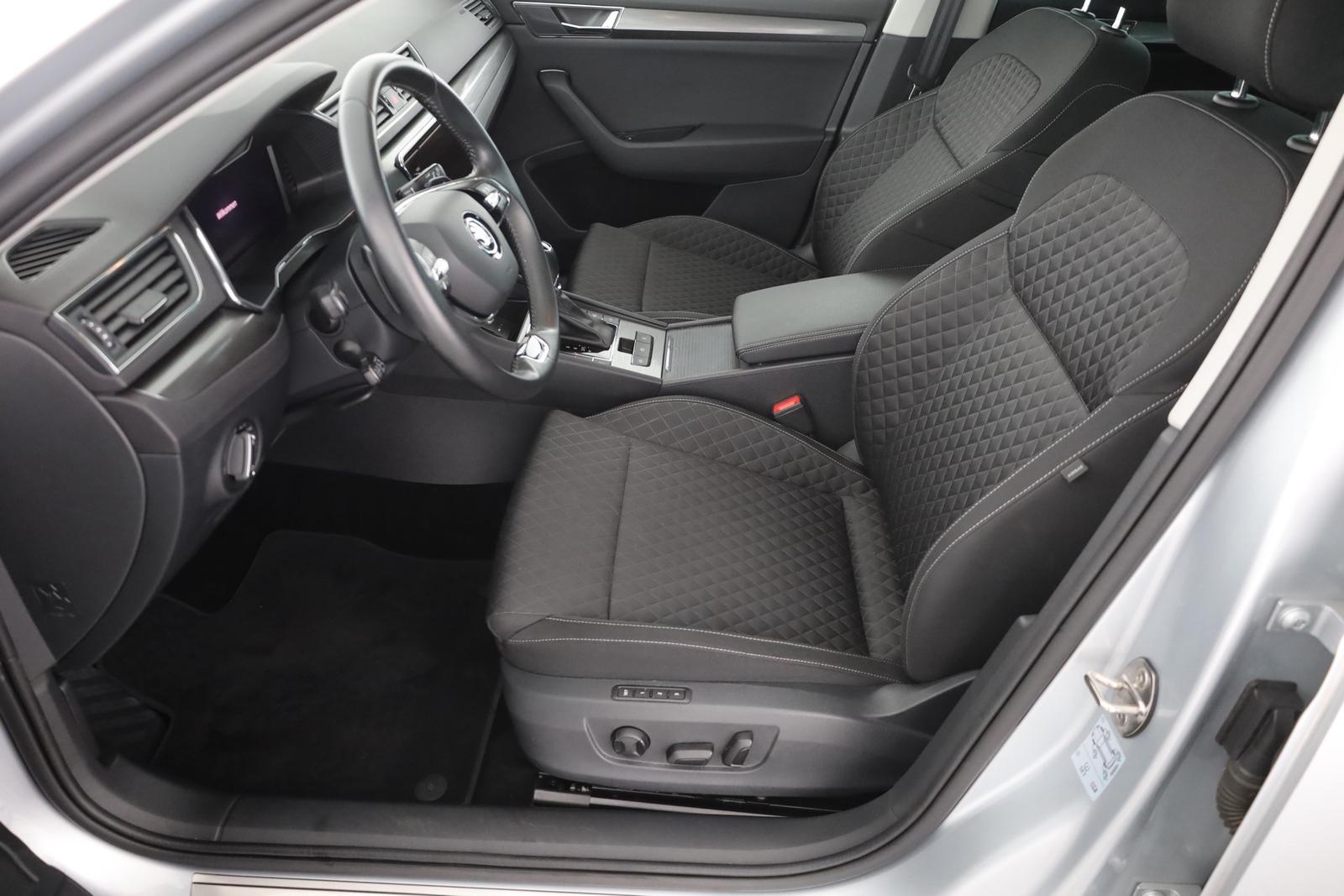 Skoda Superb Combi 2.0 TDI DSG Standheizung ACC 360°