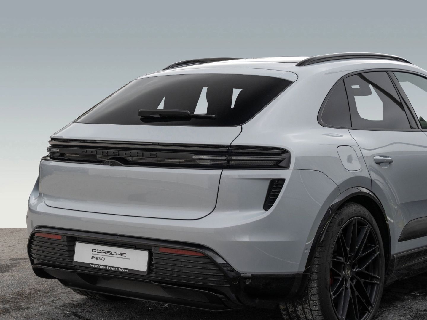 Porsche Macan Electric Turbo Burmester HeadUp InnoDrive foto 13