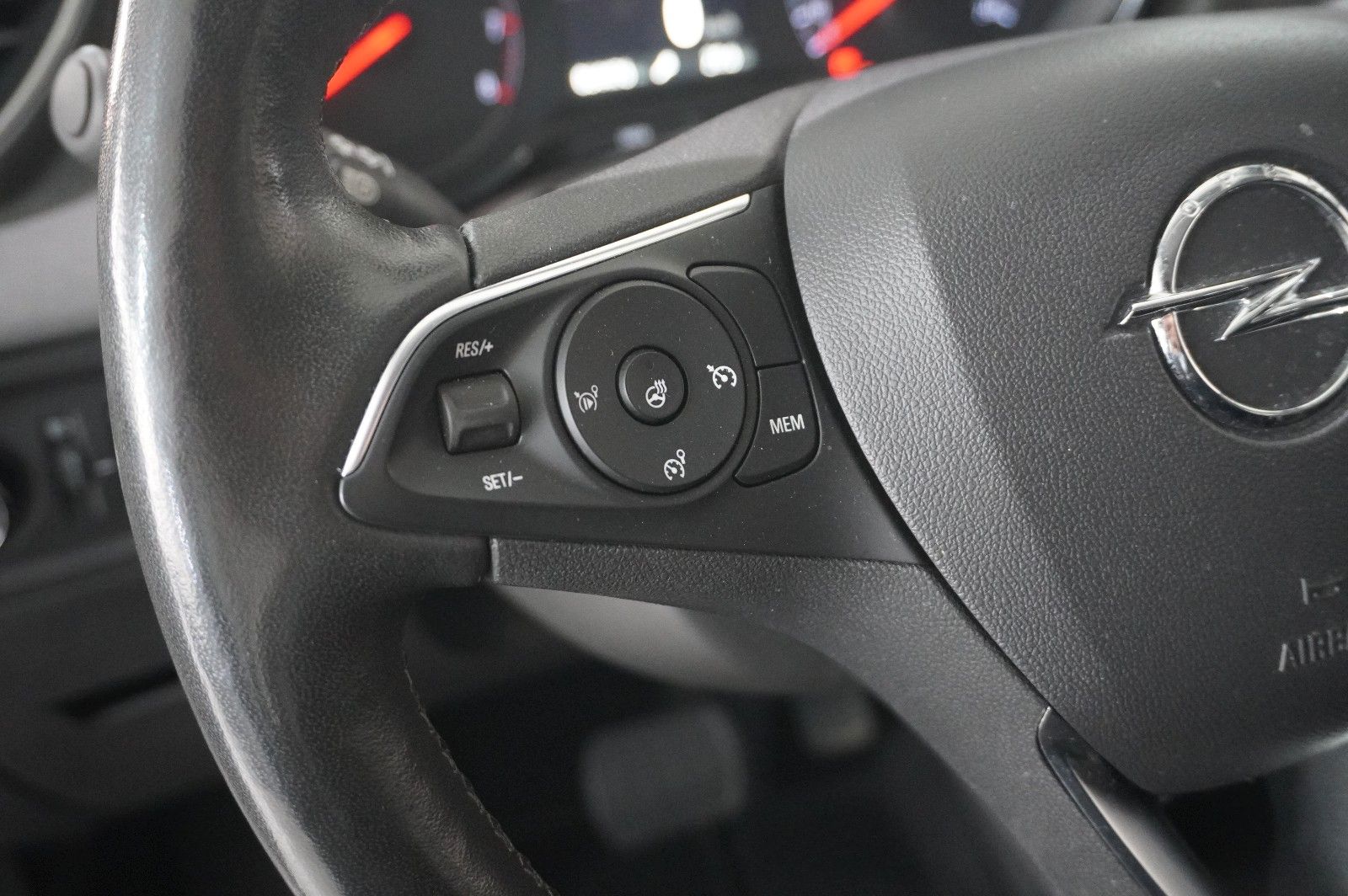 Fahrzeugabbildung Opel Grandland 1.5D ELEGANCE NAVI/LED/KAMERA/SPORT/SH