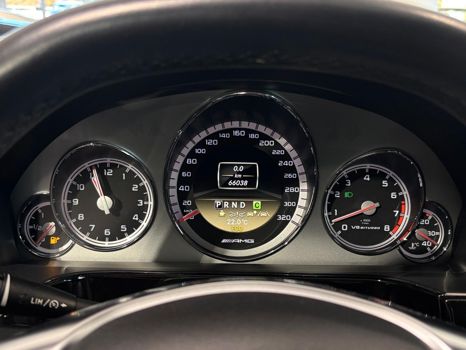 Mercedes-Benz E63 AMG Lim. DRIVERS COMAND SCHIEBE HK PARK