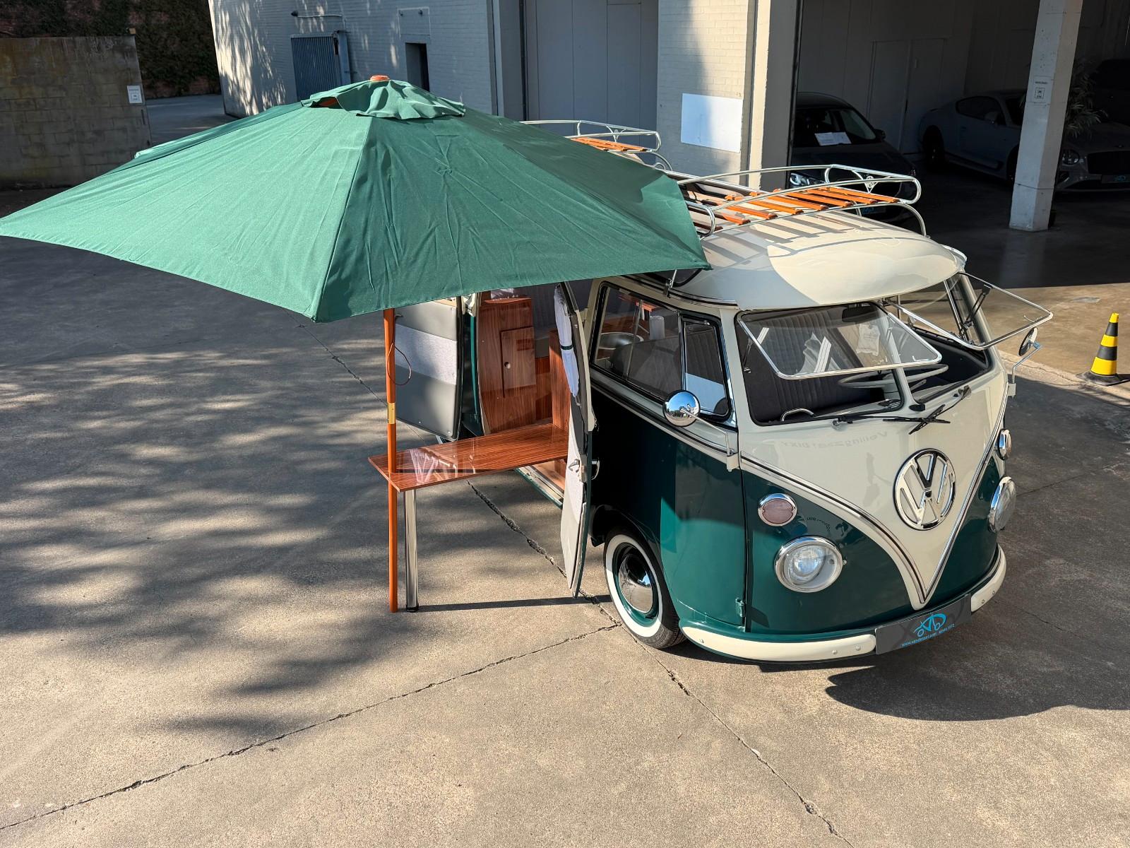 Volkswagen T1 Kombi Samba Style 23 Window Camper Interieur