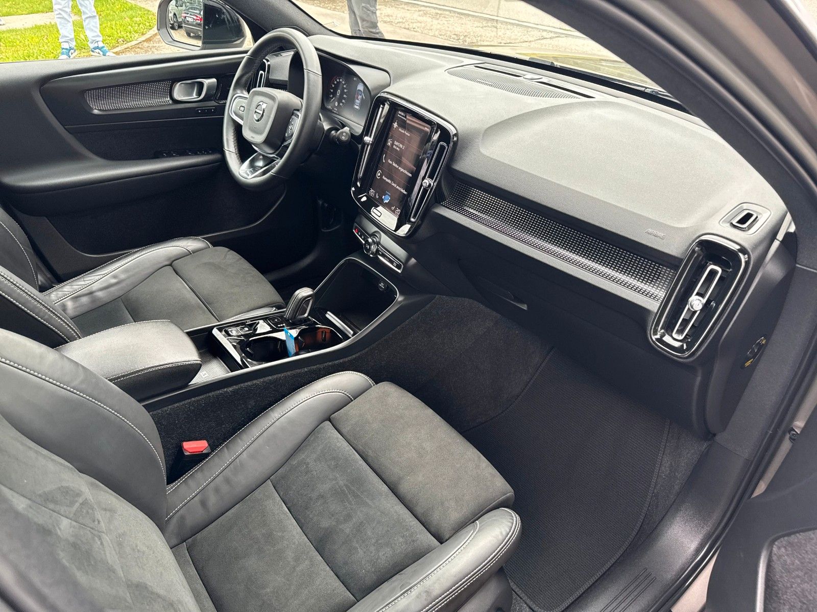 Fahrzeugabbildung Volvo XC40 R Design Recharge 2WD;KAMERA; AHKSCHWENKBAR