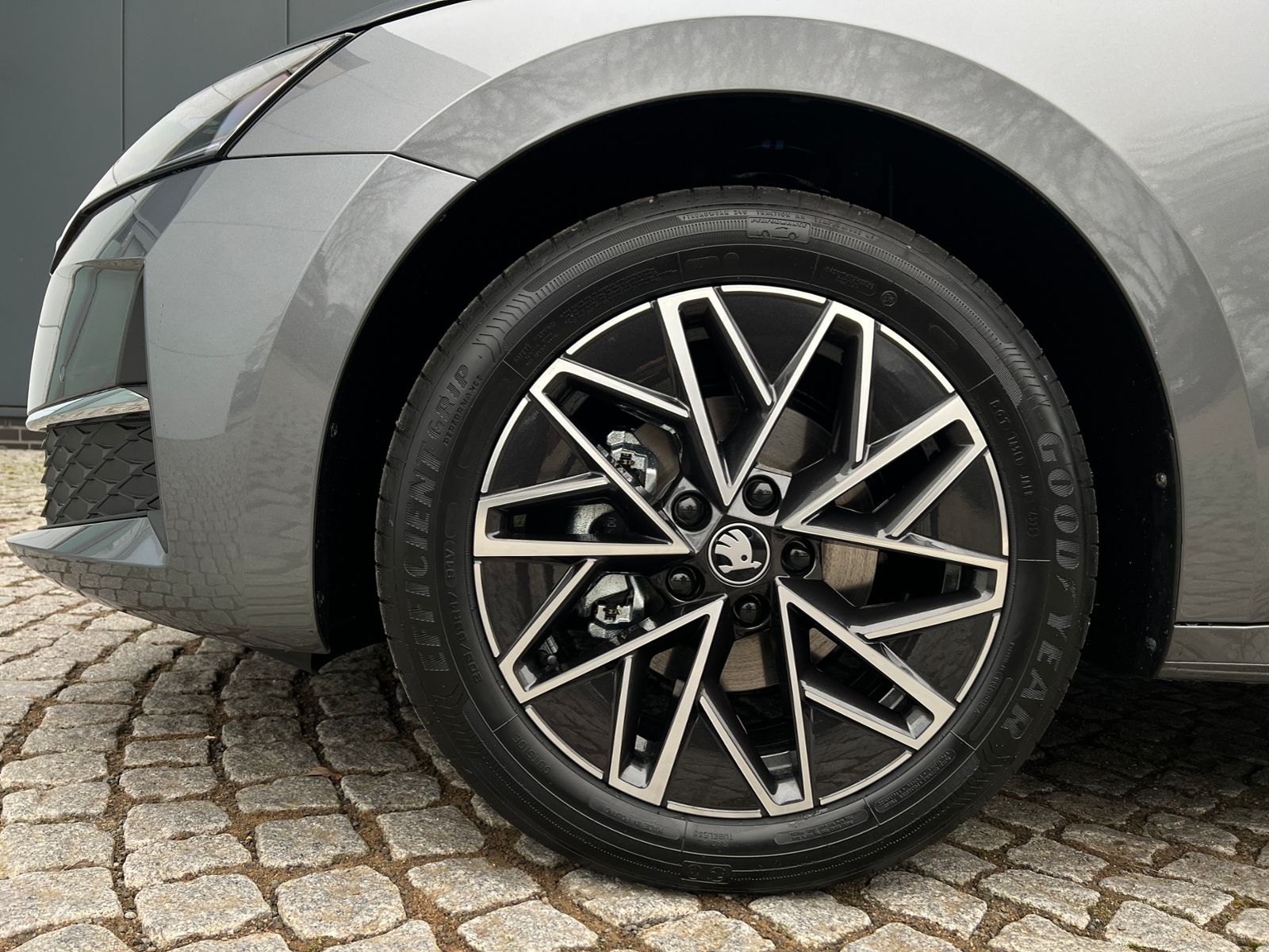 Fahrzeugabbildung SKODA Octavia Combi 1.5 TSI mHEV Selection *AHK, LED-S