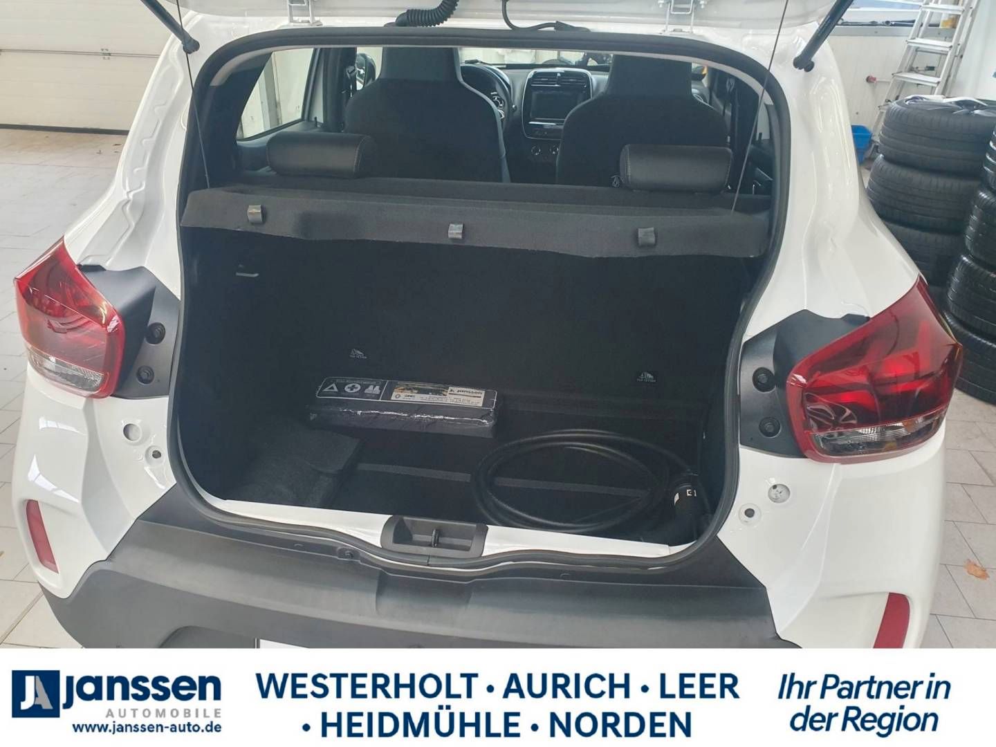 Fahrzeugabbildung Dacia Spring Essential CCS- Anschluss