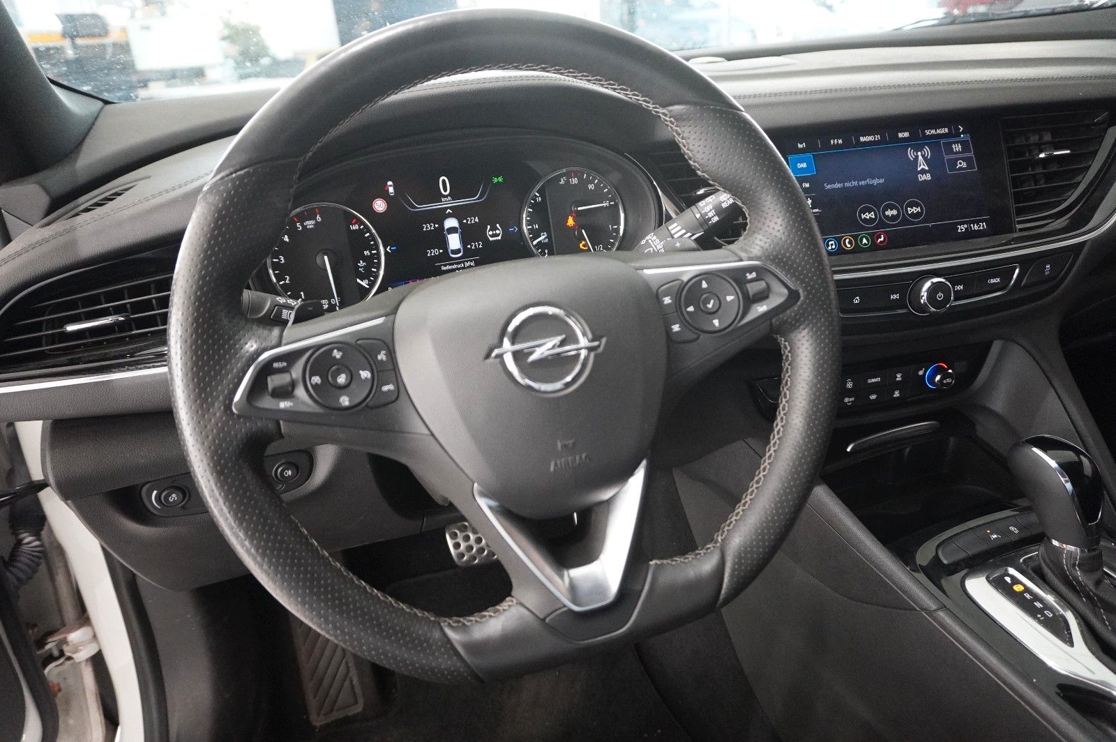 Fahrzeugabbildung Opel Insignia B ST 2.0D UTLIMATE NAVI/LED/KAMERA/AHK