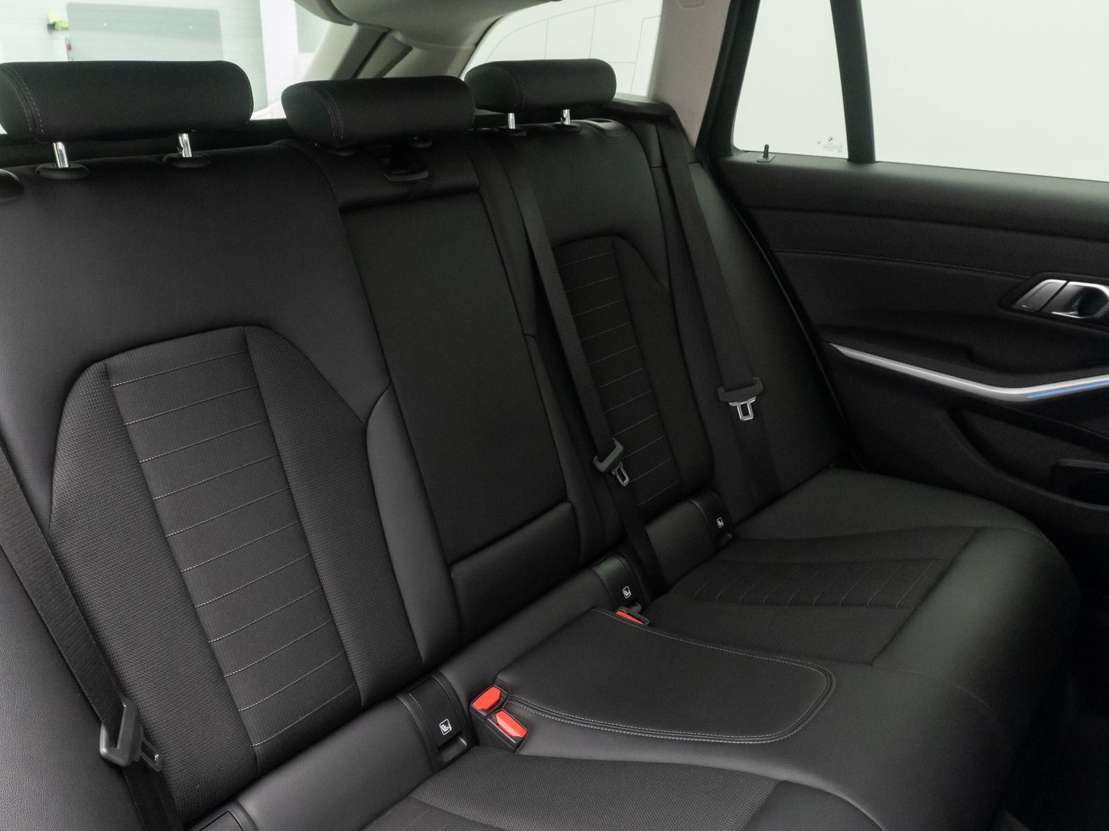 Fahrzeugabbildung BMW 330e Stop&Go Kamera DAB Komfort Leder Sport