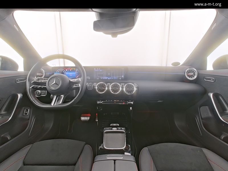 MERCEDES-BENZ CLA 200 Shooting Brake