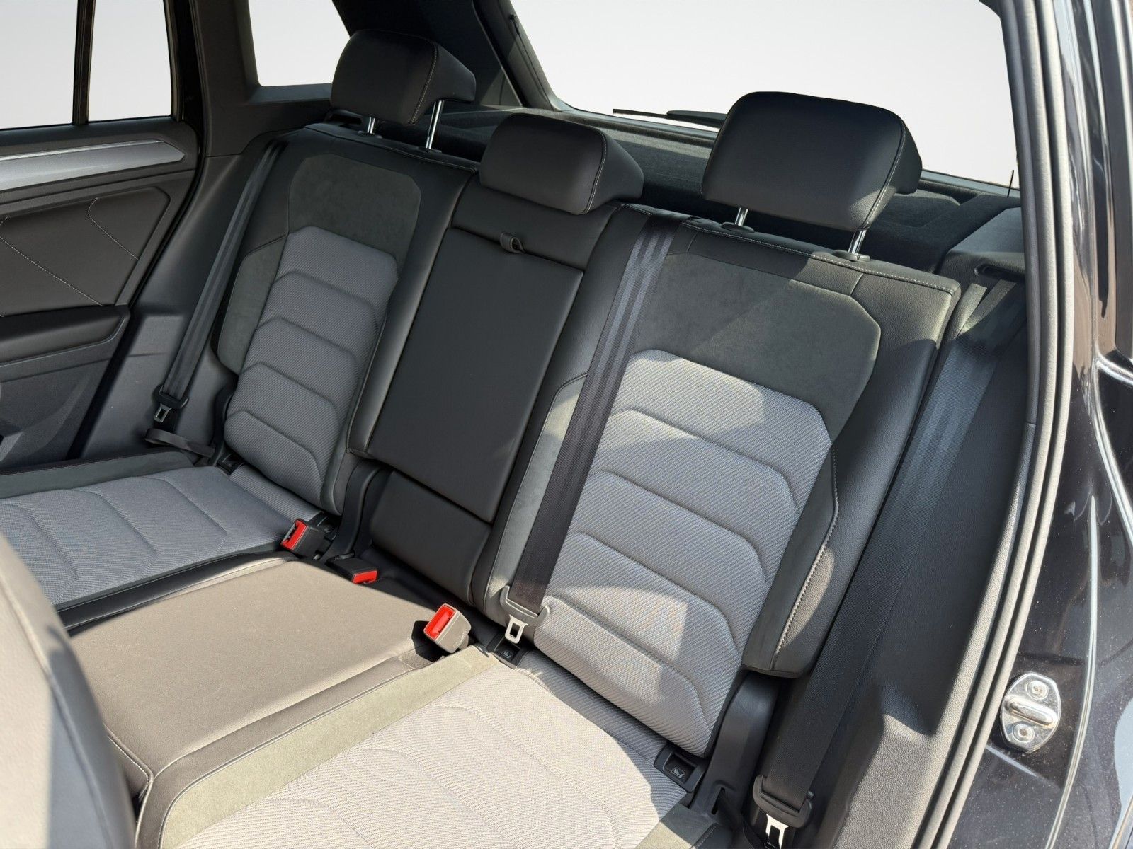 Fahrzeugabbildung Volkswagen TIGUAN HIGHL. R-LINE 4MOT DSG VIRT