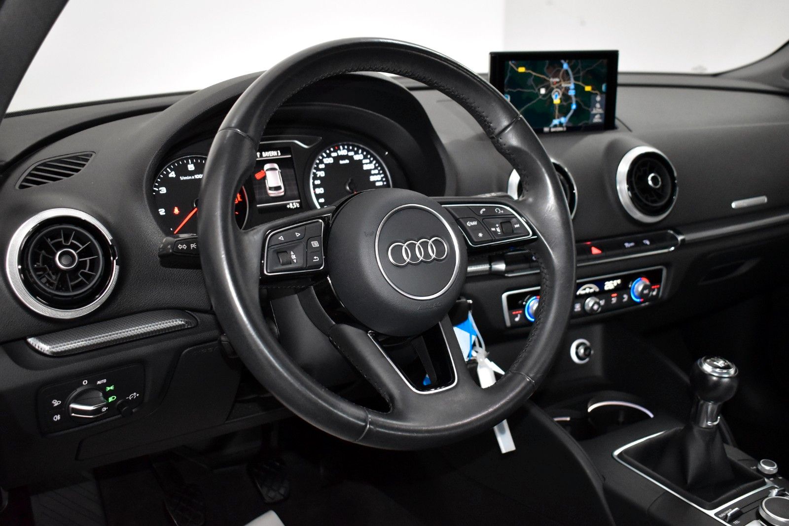 Fahrzeugabbildung Audi A3 design Navi,Bi-Xenon,SH,PDC,AHK