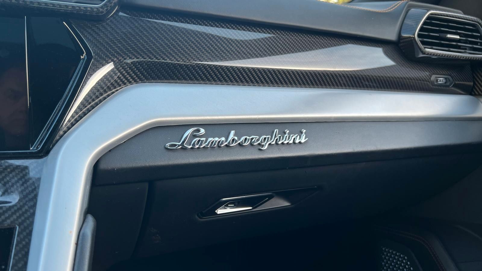 Fahrzeugabbildung Lamborghini Urus LP650 *PANO*Carbon*HeUp*22**Mietkauf*