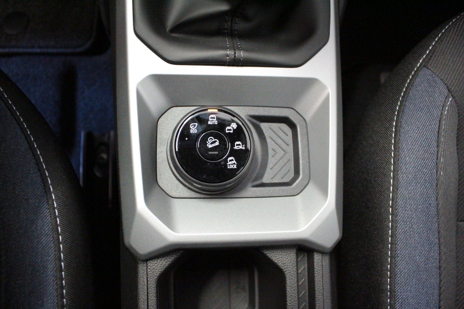 Fahrzeugabbildung Dacia Bigster mild Hybrid   140  4X4  Allrad