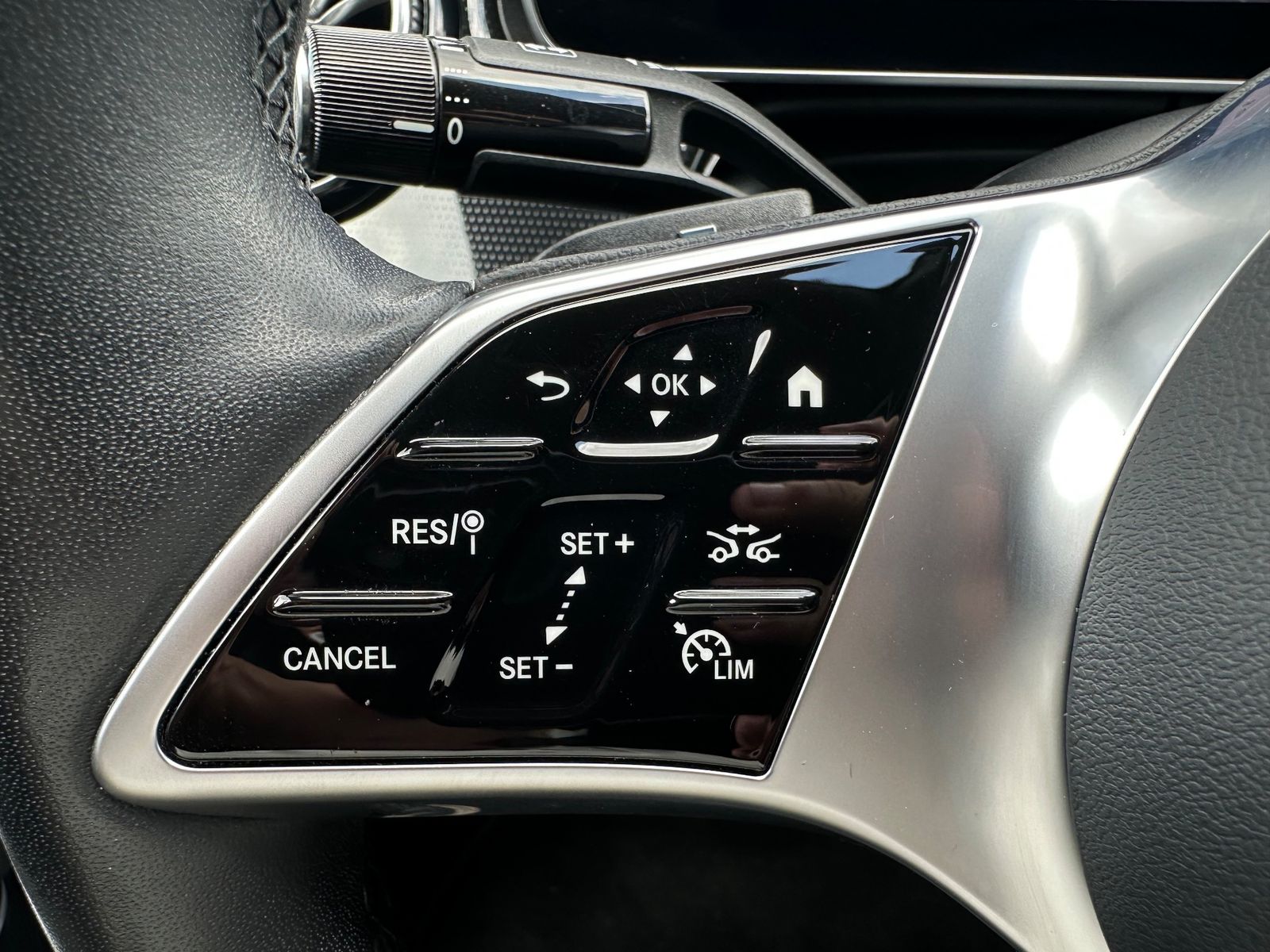 Fahrzeugabbildung Mercedes-Benz EQE 300 Electric Art NAV+LED+ACC+360GRAD+SHZ